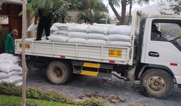 Aplicación de abono orgánico – foto 3